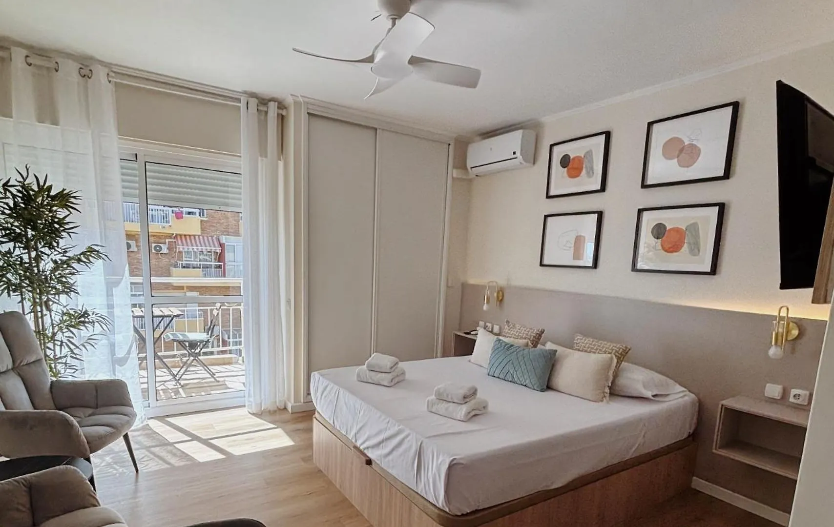 Estudio Iris Con Piscina A 800M De La Playa 아로요 데 라 미엘 0*,  스페인